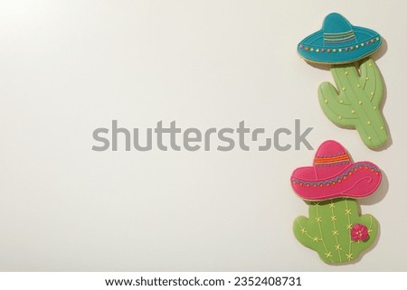 Cactus and sombrero in the form of gingerbread.