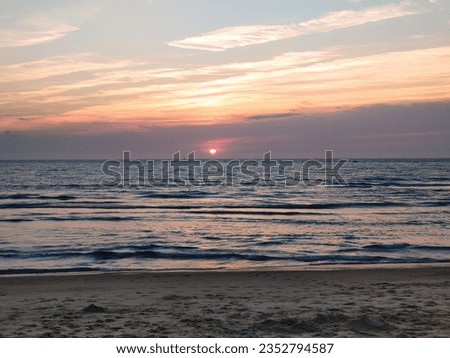 Picture of the ocean in France with the sun