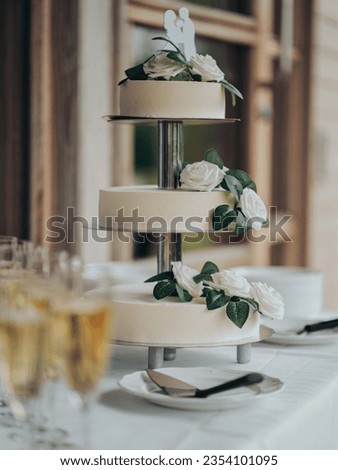 Wedding decoration with flowers and cake
