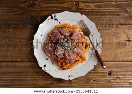 Penne with Prosciutto Ham and Tomato Sauce
