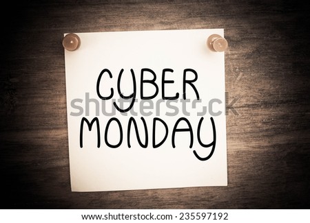 Text cyber Monday on note paper 
