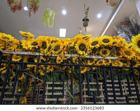 various choices of sunflower plant replicas for interior decoration at the Yogyakarta accessories store, September 2, 2023