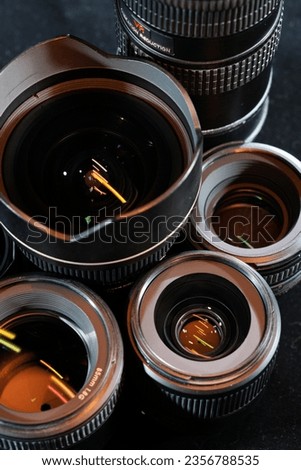 Display of lenses with different diameters and focal lengths