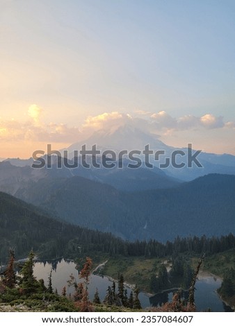 Mount Rainier sunrise from Tolmie Peak on a cool August morning