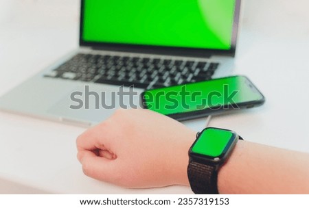 watch by use multiple internet electronic devices with green screen