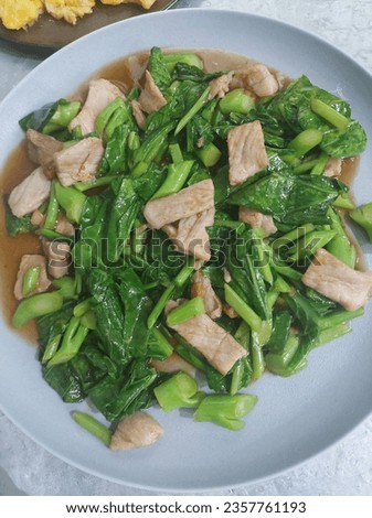 Stir-fried vegetables. This picture is stir-fried kale and pork.
