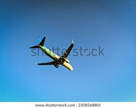 Take pictures of planes preparing to land
