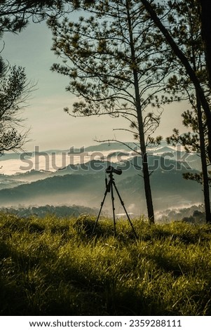 Taken from the back of the photographers standing on top of Hon Bo mountain to take pictures of the landscape of Da Lat