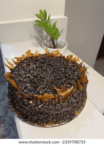 Chocochip cake with caramel sticks