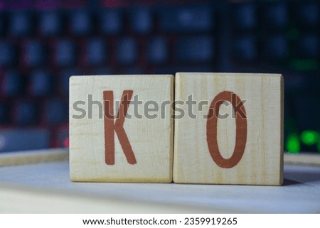 Photo of wooden blocks that make up the vocabulary "KO" in English