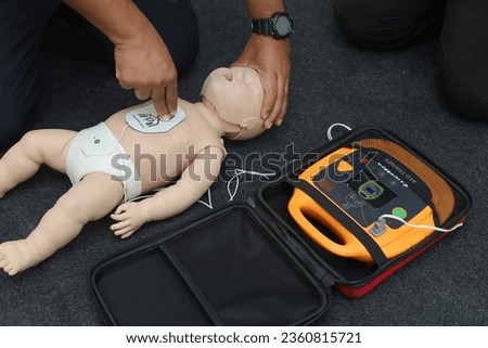 CPR training AED Training first aid ปั๊มหัวใจช่วยชีวิต เจ็บป่วยฉุกเฉิน Royalty-Free Stock Photo #2360815721
