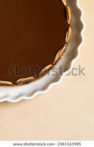 Holandesa pie with cholate ganache in clear background