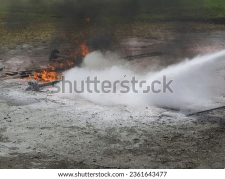 Extinguish the fire using a light fire extinguisher during training during the day