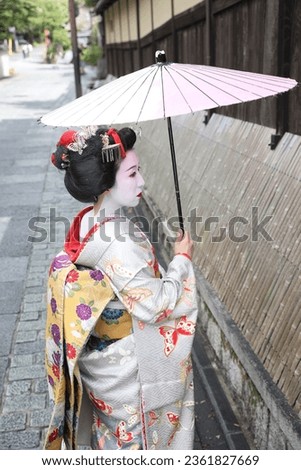 Image photo of maiko in Gion, Kyoto