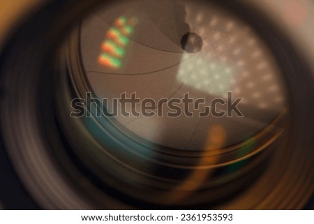Close up on a front glass with the aperture diaphragm visible.