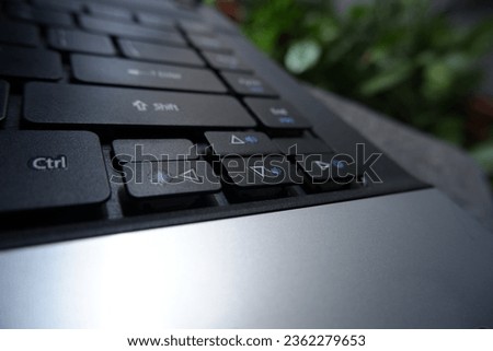 Photo of arrows on laptop keyboard, taken with good camera angle and lighting