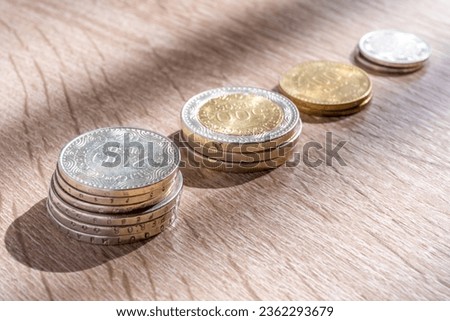 Four columns of Colombian coins with values of 500, 200, 100 and 50 pesos, horizontal photograph