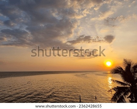 Picture of the sun setting in the sea.