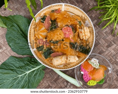 Seblak is a typical Sundanese dish originating from the Parahyangan region with a savory and spicy taste. Made from crackers consisting of garlic and kencur.