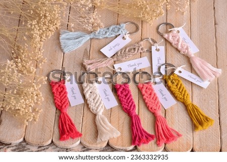 Small guest gifts wedding baptism baby shower favors key chains macrame handmade colorful, spring summer autumn fall weddings decoration ideas, artisan presents with thank you labels, bridal, marriage