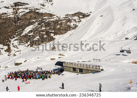 Crowded chairlift at Cervinia, Italy