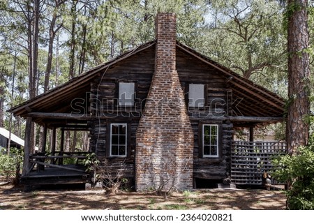Picture of an old log cabin