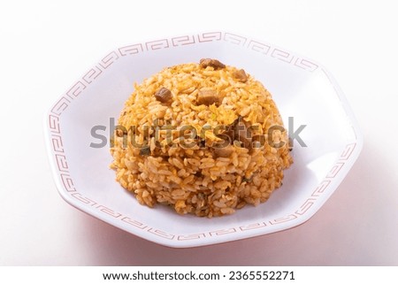 Fried rice with numbing spiciness made with chili peppers and Japanese pepper