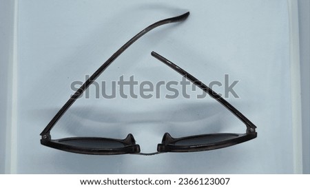 Sunglasses that are broken at the shaft.