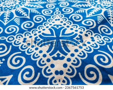 The blue and white fabric motif has a very beautiful texture
