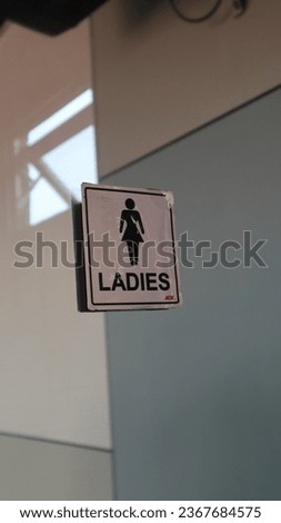 sign ladies for the public toilet