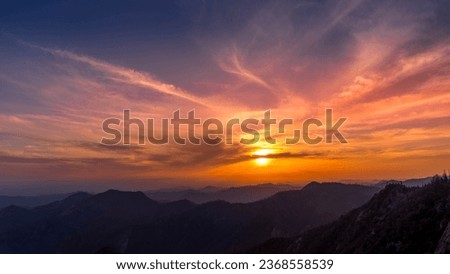 Sunset over the moutain range,Take picture on top of Mono rock trail in America