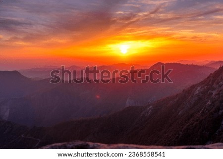 Sunset over the moutain range,Take picture on top of Mono rock trail in America