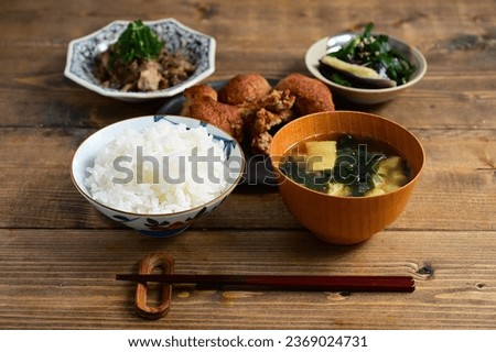 One soup and three dishes: fried chicken, fried maitake mushrooms and cod roe, etc.
