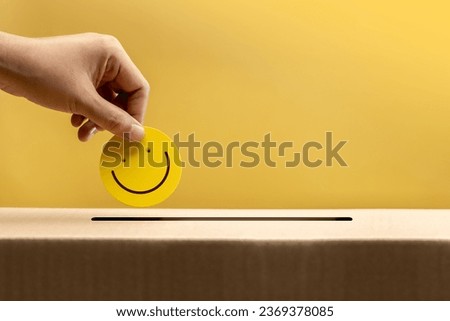 Customer Experience Concept. Happy Client giving Positive Review. Exellent Feedback for Products and Services. Client Satisfaction Surveys. Smiling Face, Mind and Mental Health Royalty-Free Stock Photo #2369378085
