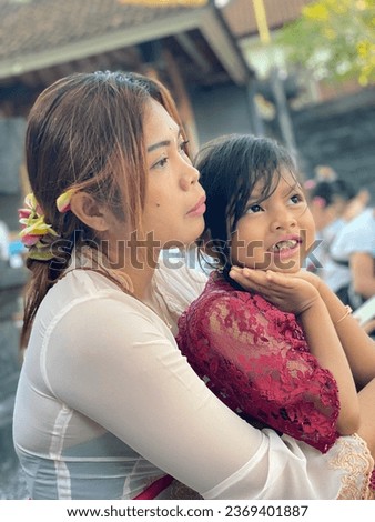 Photo of a Balinese woman and little girl at the temple