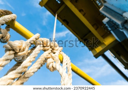 The white rope is resistant to seawater on the rig.