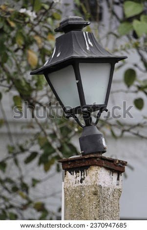 broken street lamp raw photos