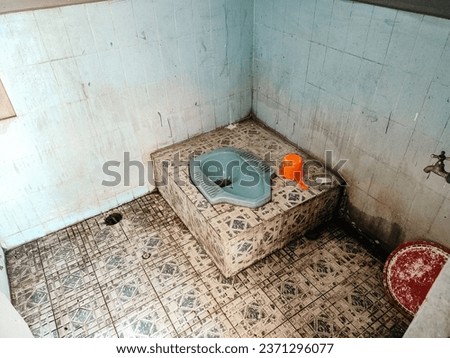 toilets or squat toilets that are still used in Indonesia, squat toilets, toilets that are neglected and dirty