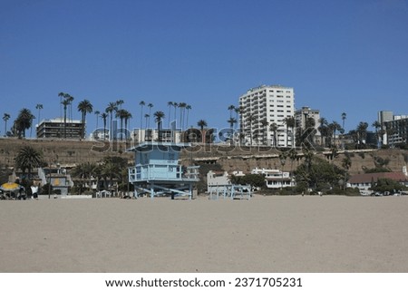 A picture of Santa Monica Beach in the summer.