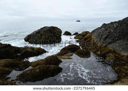 ocean waves breaking on the rocks