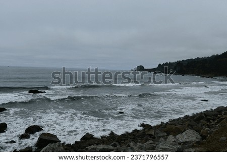 ocean waves breaking on the rocks