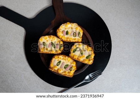 Garlic and herb bread slices
. Tasty bread with garlic, cheese and herbs on kitchen table. Plate with delicious homemade garlic bread on table

 Royalty-Free Stock Photo #2371936947