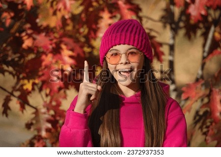 girl in autumn style. teen girl wear sunglasses. autumn fashion girl. trendy and stylish teenager girl smiling. fall fashion style for teen. outfit for fall style. autumn outdoor. inspired with idea