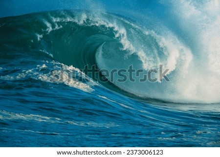 Choppy wave tube with no surfers