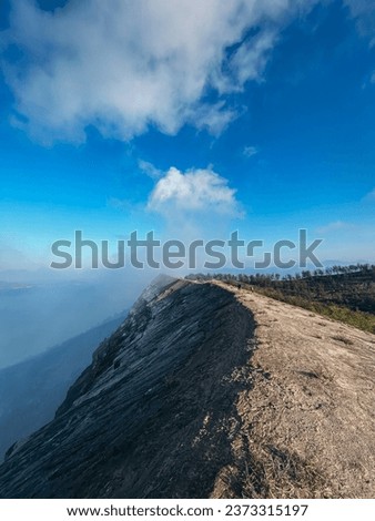 The beauty of the natural scenery on the mountain, the mist that falls in the morning, the sun starting to rise, and the cool and calm atmosphere and the blue and clean sky