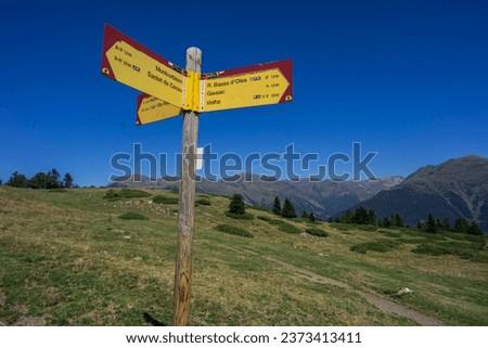 route signage, Montcorbison, Aran Valley, Lérida province, Spain