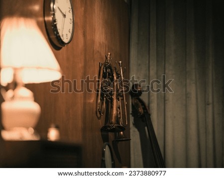 trumpets, cafes, wooden walls, yellow lights, jazz, music, contra bases, lights, clocks,
