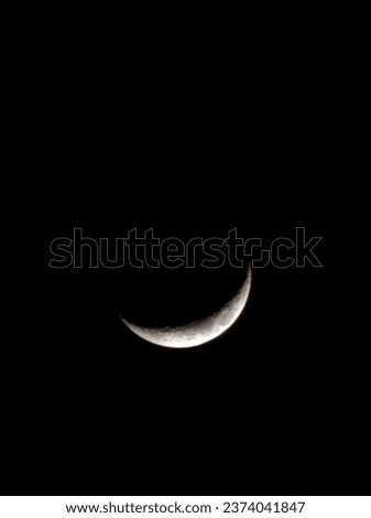 the crescent moon,picture of the night moon.