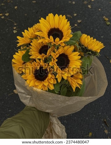 Aesthetic picture of a sunflower bouquet