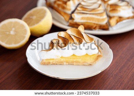 Sweet and sour lemon meringue tart